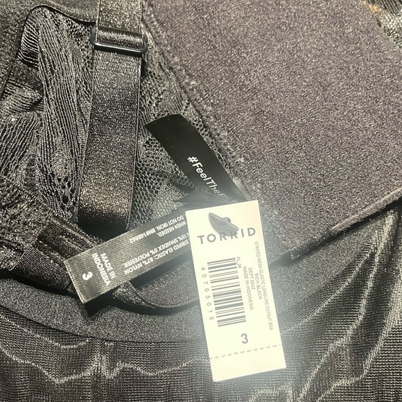 Torrid Black Lace Satin Strappy Bralette Size 3 #FeelTheFit Underwire Plus NWT - Picture 9 of 9